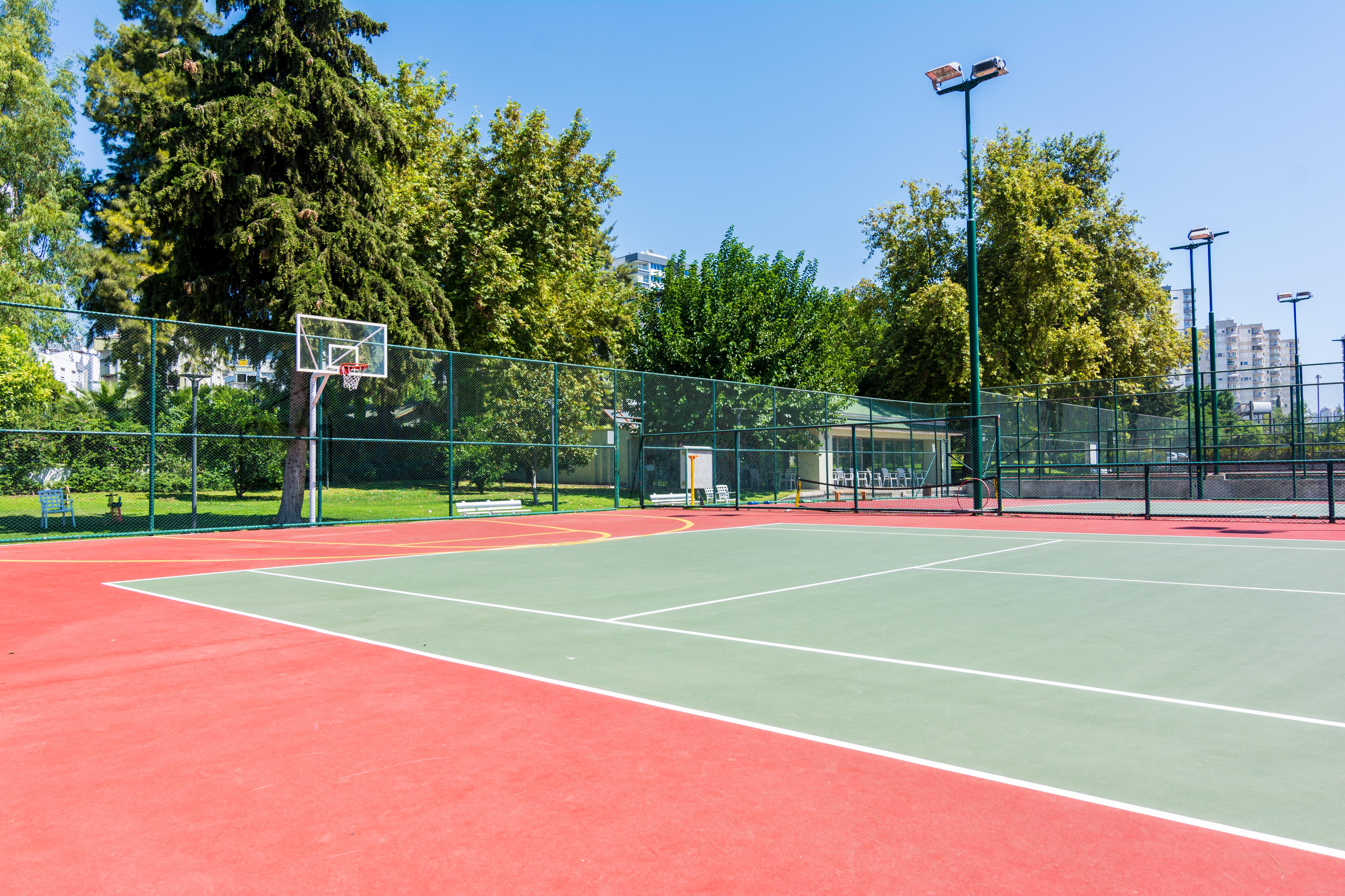 Akra Antalya Hotel Exterior photo Tennis and basketball courts