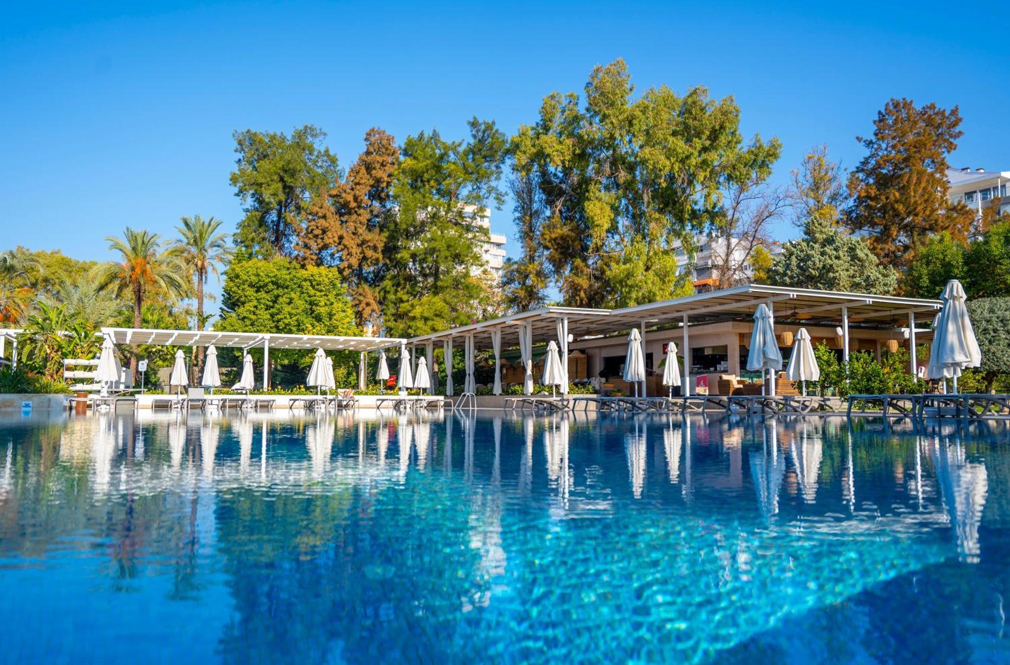 Akra Antalya Hotel Exterior photo The pool at the hotel