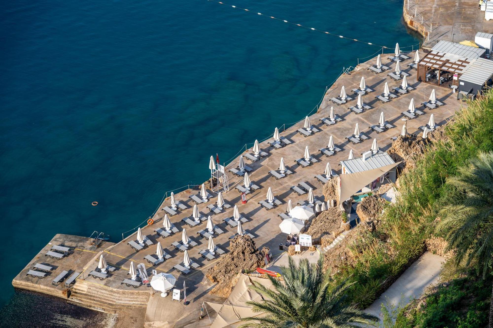 Akra Antalya Hotel Exterior photo The beach at La Malla