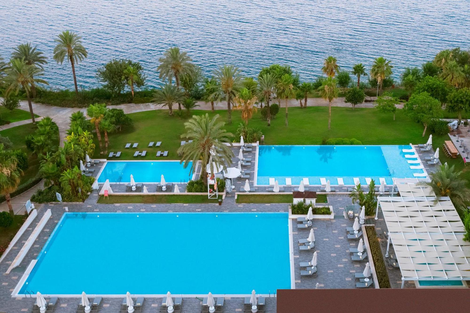 Akra Antalya Hotel Exterior photo The swimming pool at the hotel