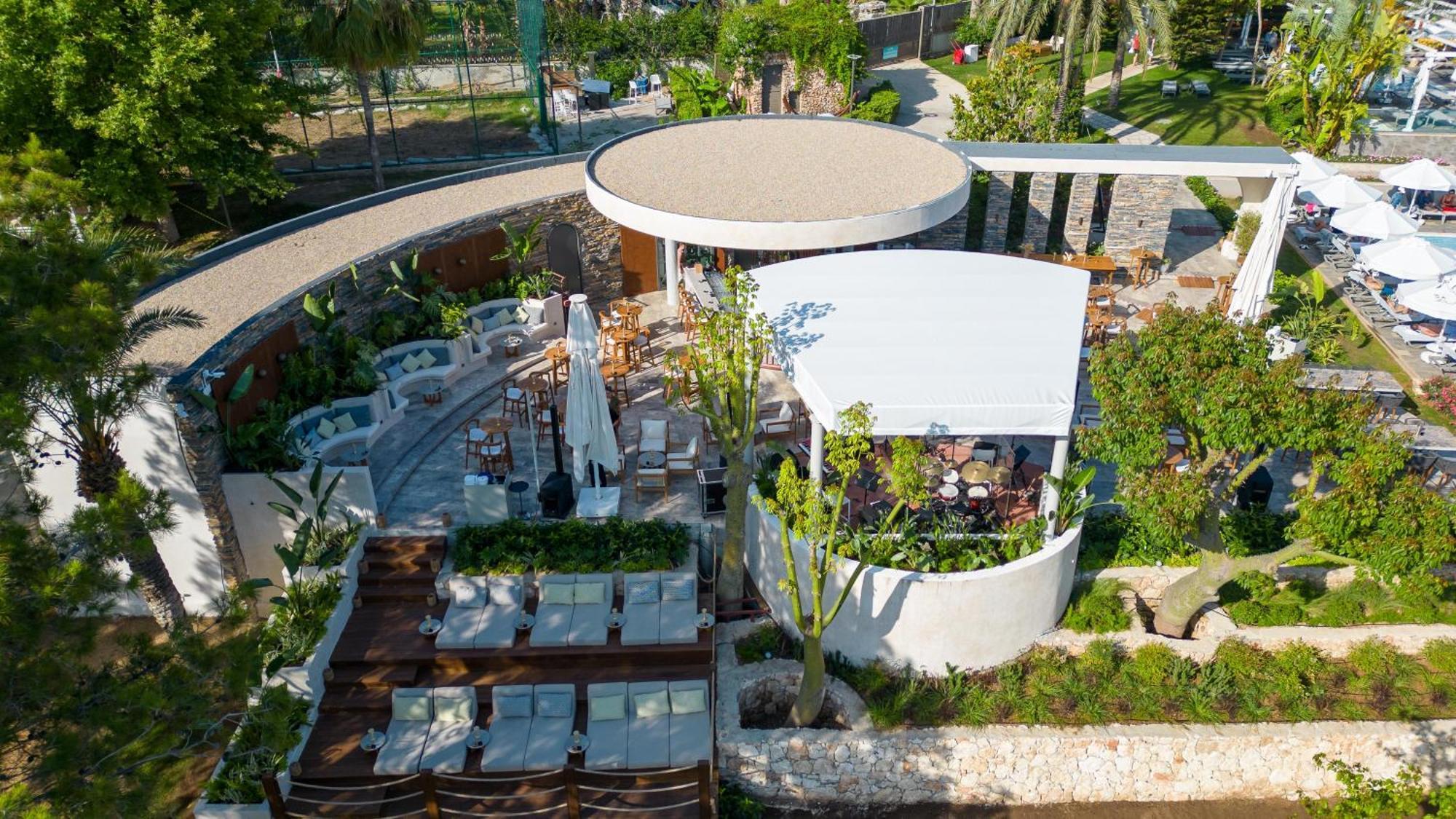 Akra Antalya Hotel Exterior photo The park's central fountain