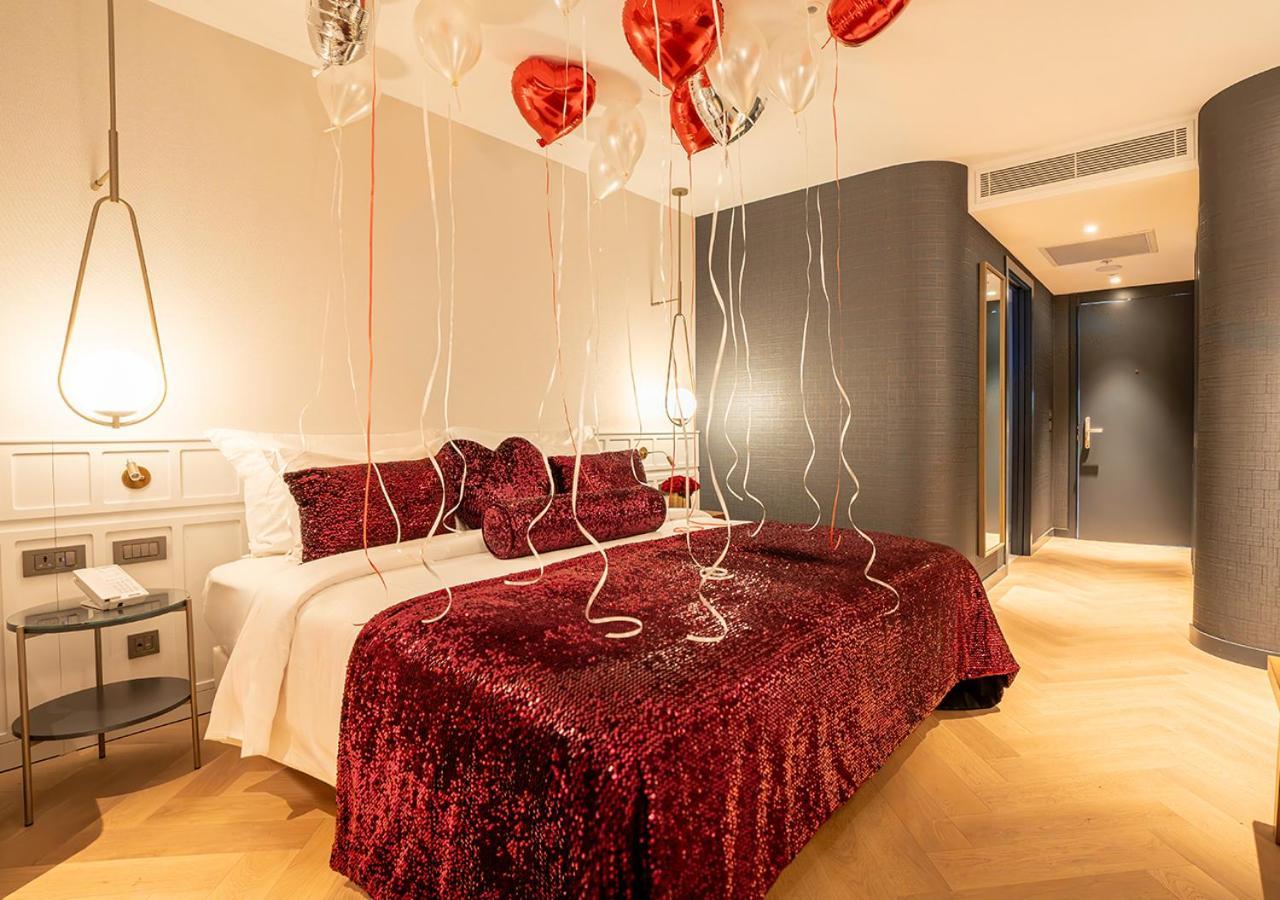 Akra Antalya Hotel Exterior photo A bedroom at the hotel