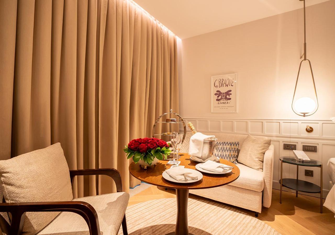 Akra Antalya Hotel Exterior photo A suite at the hotel